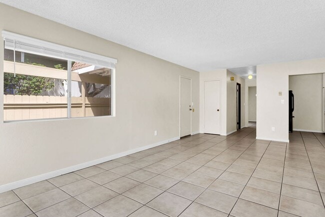 Building Photo - Spacious three bedroom with office in Prime UTC/UCSD Location! Available immediately!