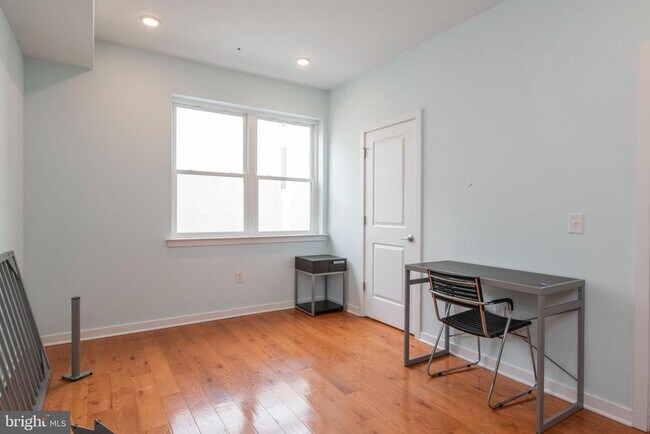 Building Photo - 1517 W Seybert St