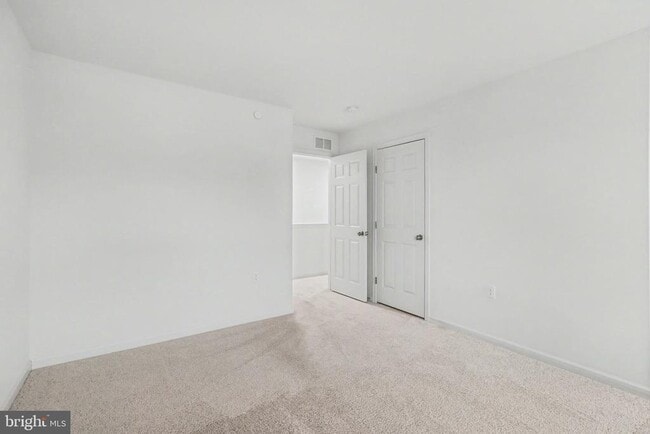 Building Photo - 7867 Oakbrook Dr