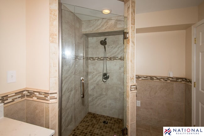 Building Photo - 37709 Glengrove Dr