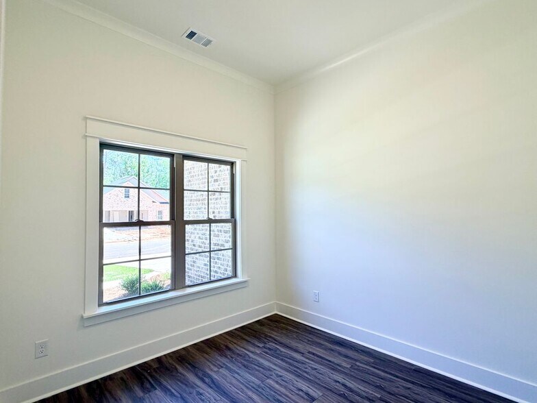 Building Photo - 521 Bristleleaf Path