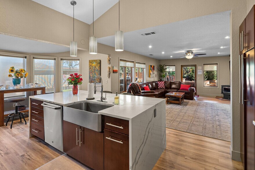 Building Photo - 77 Wild Horse Mesa Dr