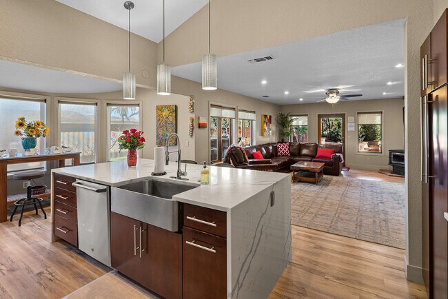 Building Photo - 55 Wild Horse Mesa Dr