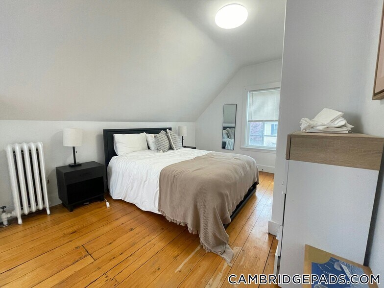 Building Photo - 32 Healey St