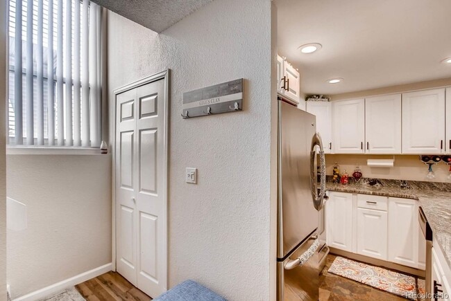 Building Photo - Spacious 1 Bedroom 1 Bath with OFFICE