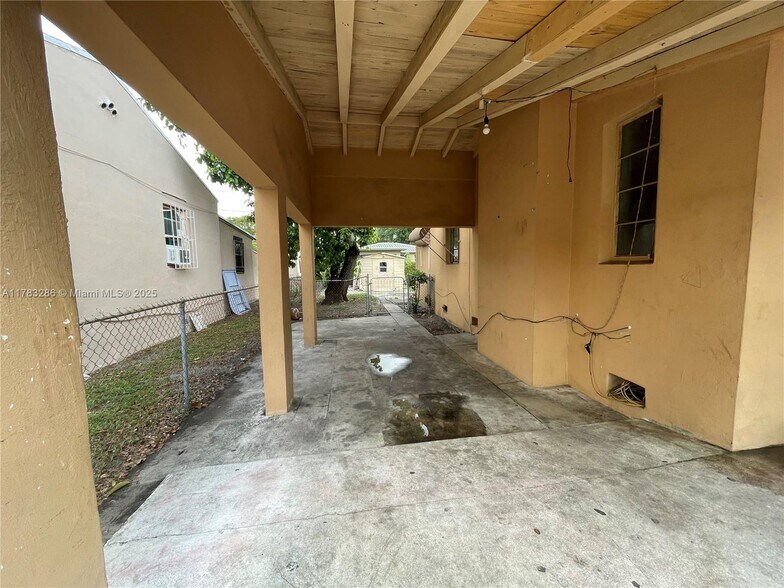 Building Photo - 937 NW 46th St