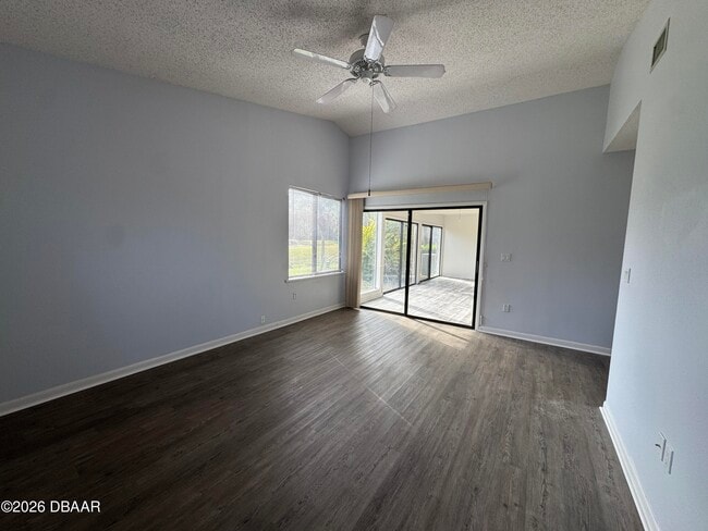 Building Photo - 1921 Sprucewood Way