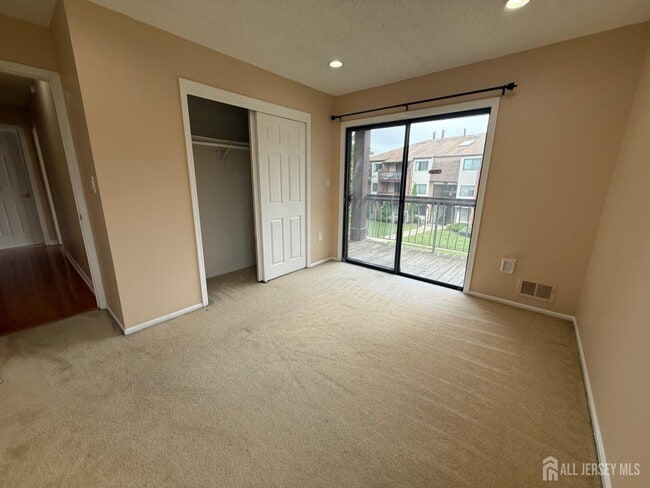 Building Photo - 1302 Edison Glen Terrace