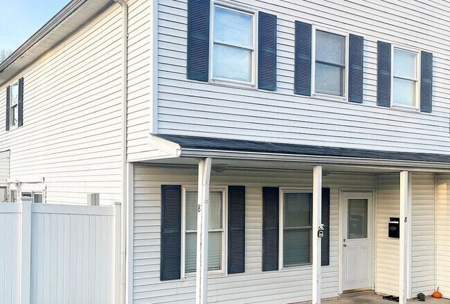 Building Photo - 8 Reliance Ct