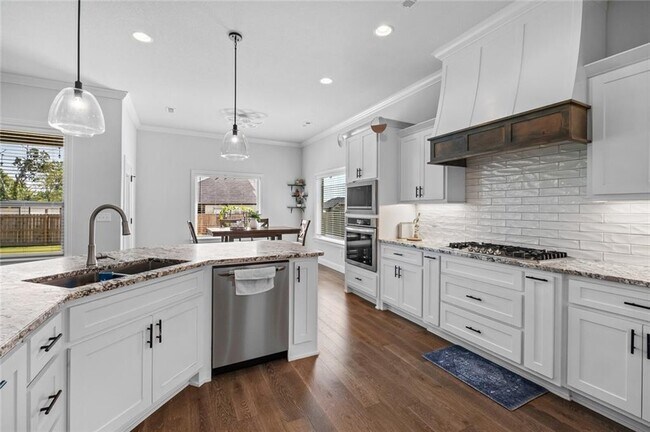 Building Photo - 230 Bequette Ln