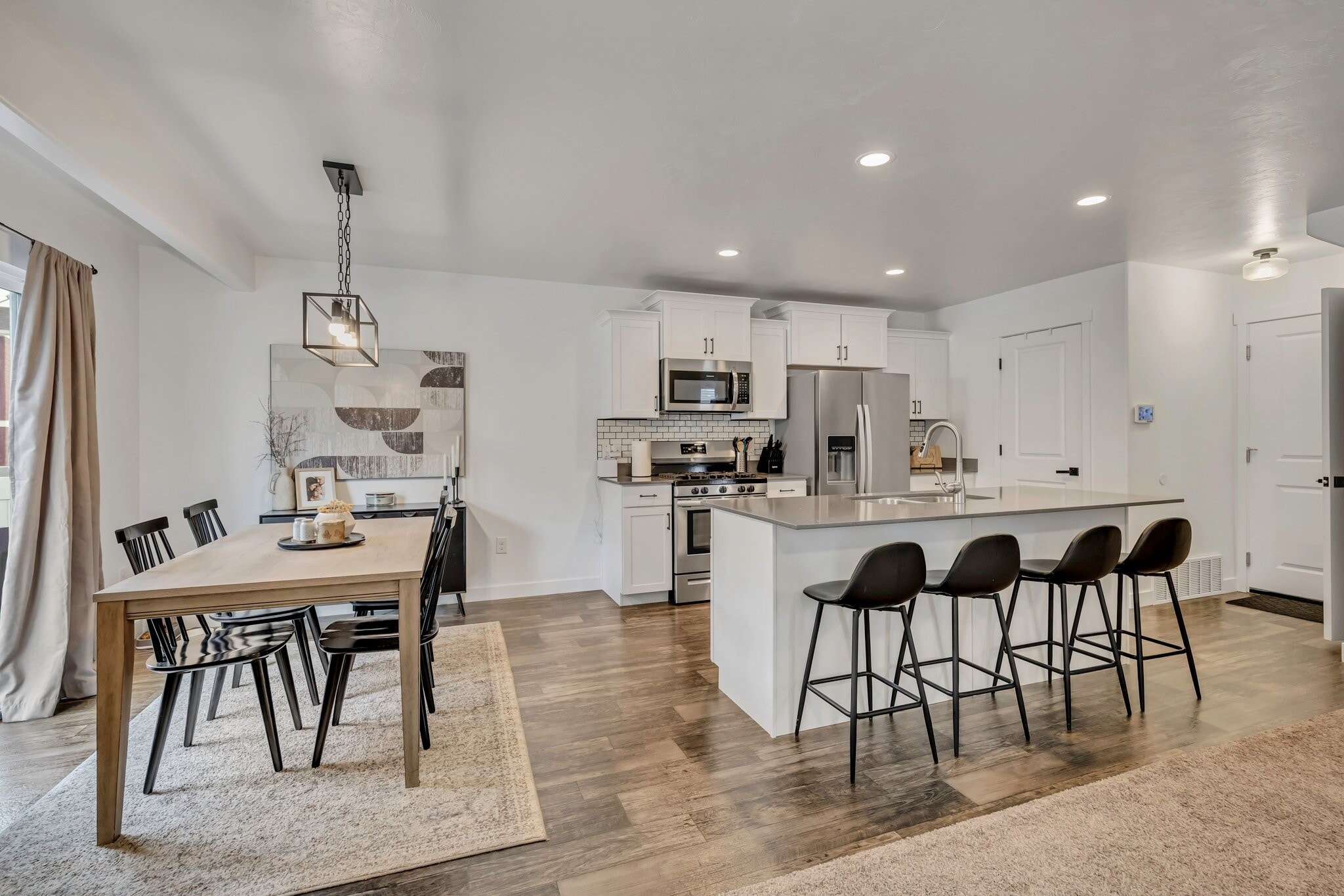 Building Photo - 5176 W Duet Dr