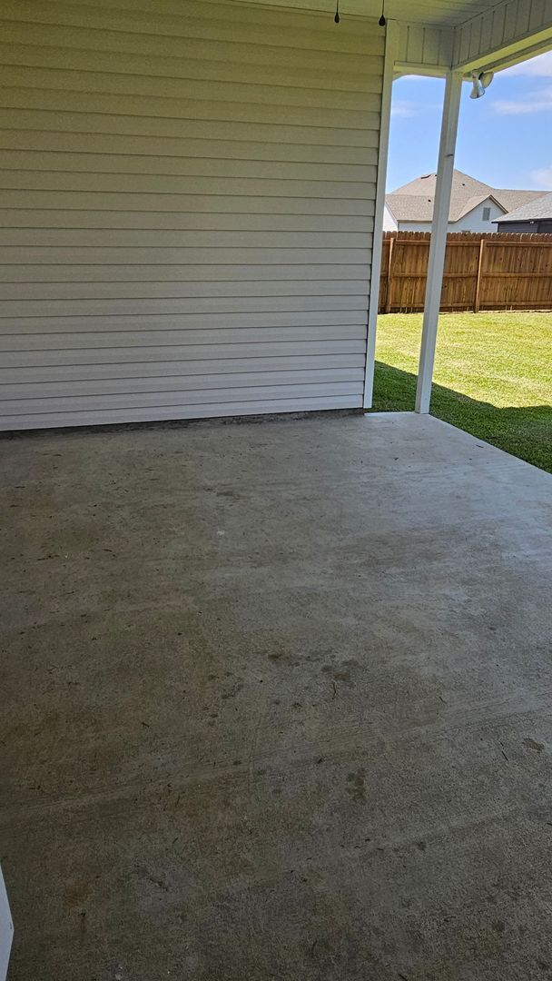 Building Photo - Knights Landing four bedroom home