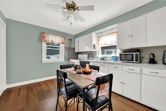 Building Photo - 9427 S Utica Ave