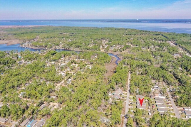 Building Photo - PRICE DROP!! Great 3-bedroom Florida cottage located in the heart of the Town of Santa Rosa