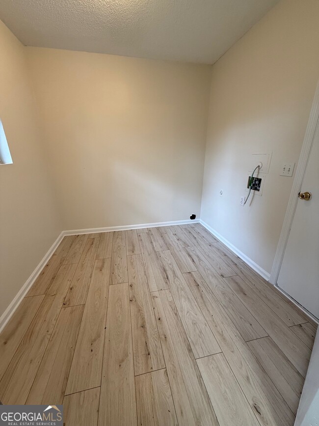 Building Photo - 204 Westgate Cir