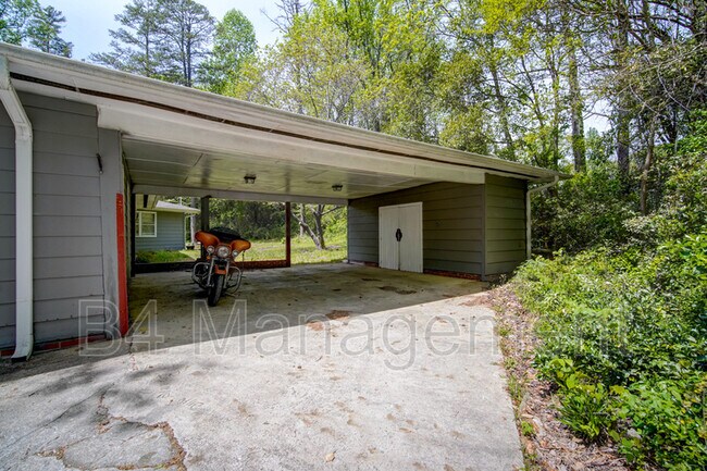 Building Photo - 144 Old Petrie Rd
