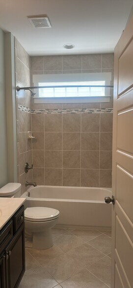 Building Photo - 1001 Anchors Bend Way