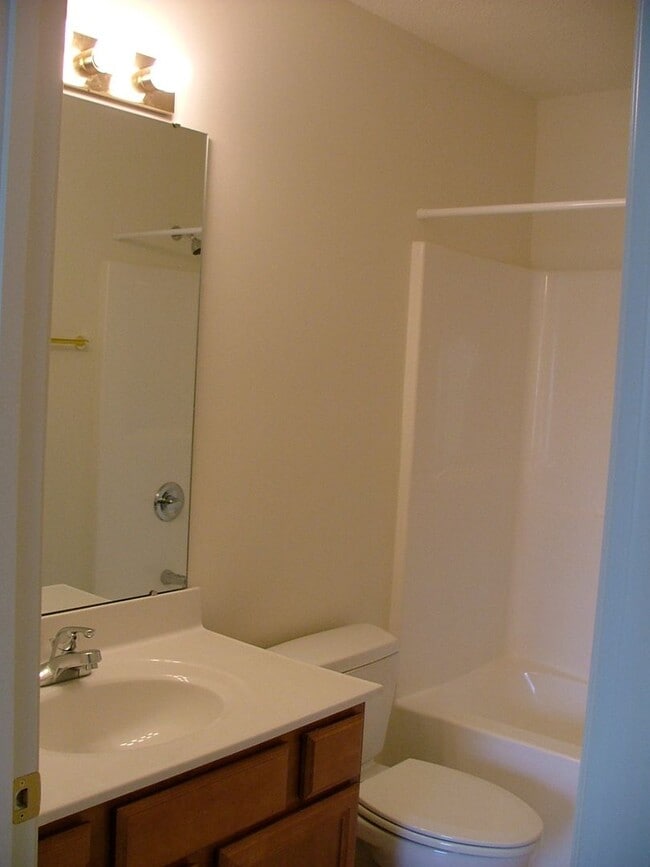 Building Photo - 183 Clusters Cir