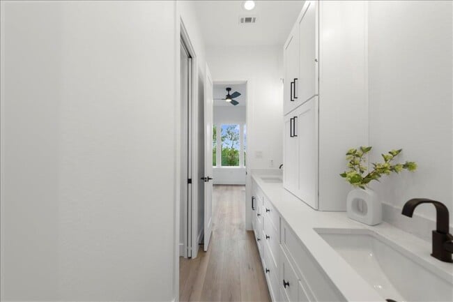 Building Photo - 110 Diamond Head Dr