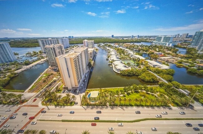 Building Photo - 16001 Collins Ave