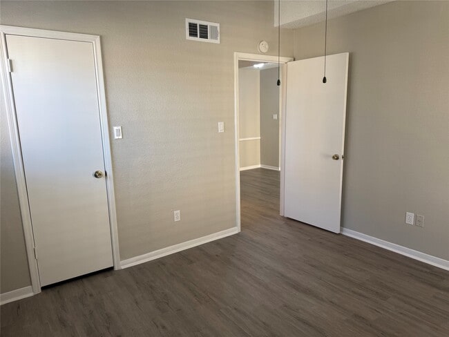 Building Photo - 2121 Hepburn St