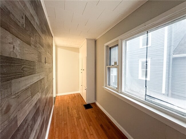 Building Photo - 102 Gregory St