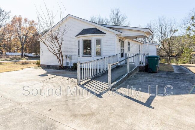 Building Photo - 700 Western Ave