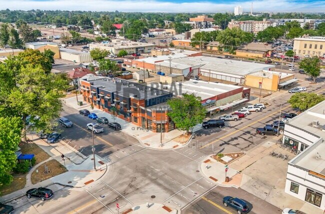 Building Photo - 400 N Garfield Ave