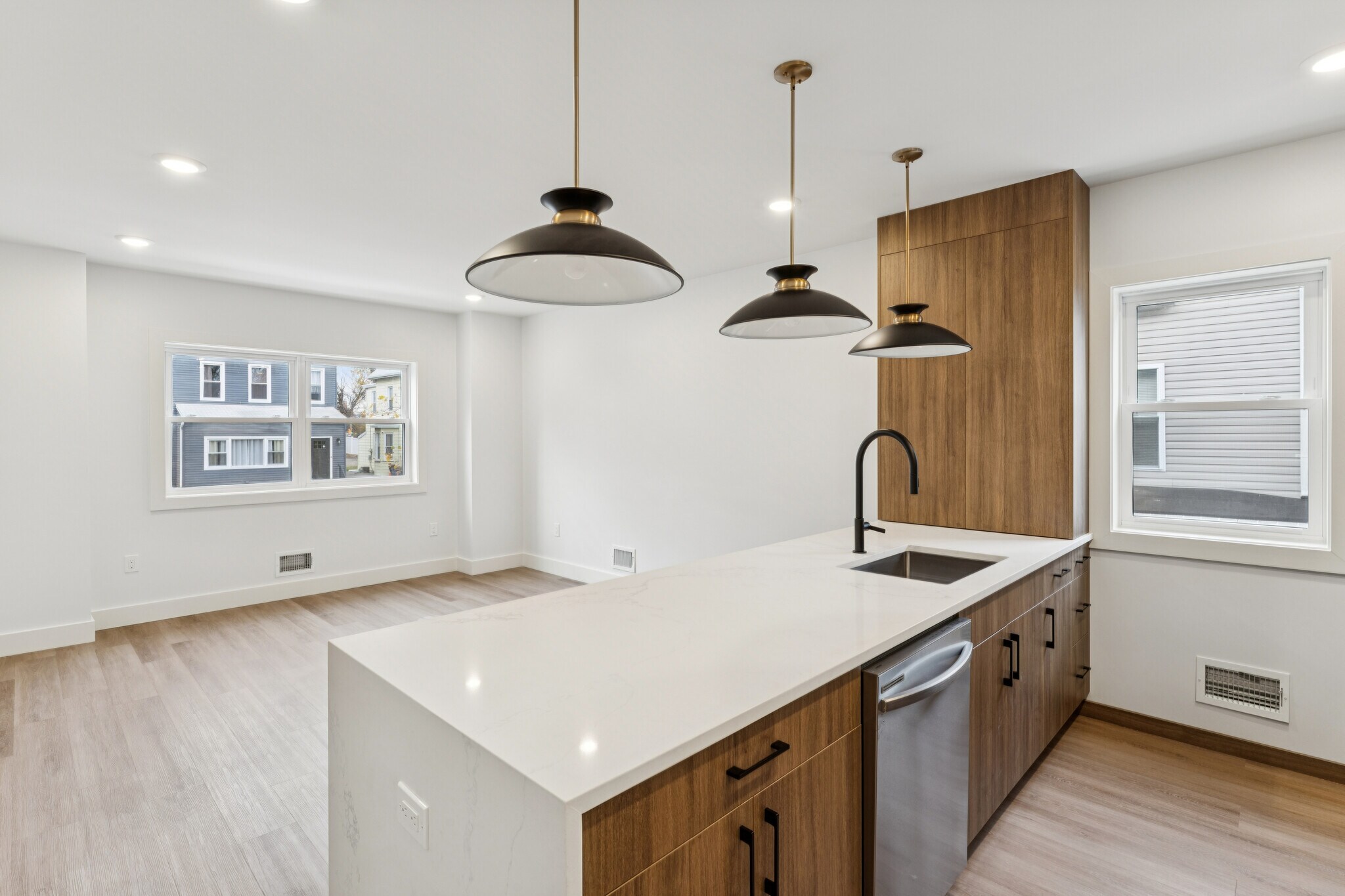 Building Photo - 84 Hollywood Ave