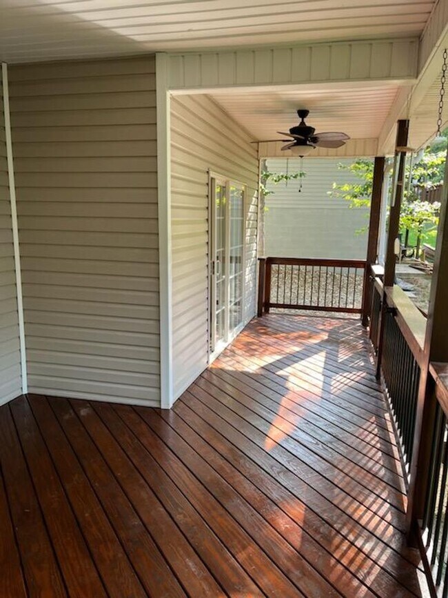 Building Photo - Immaculate 3 Bedroom Bella Vista Home! Amazing back patio!