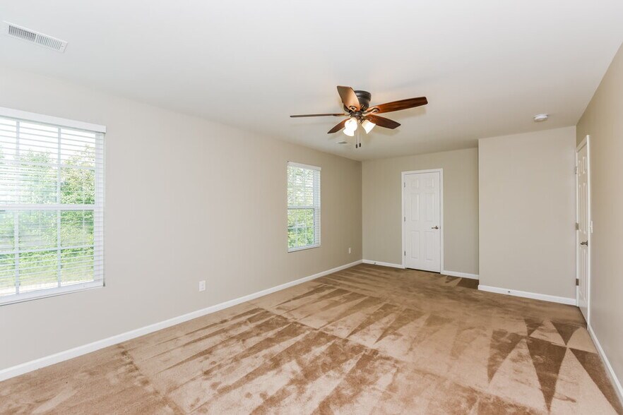 Building Photo - 724 Maylene Dr