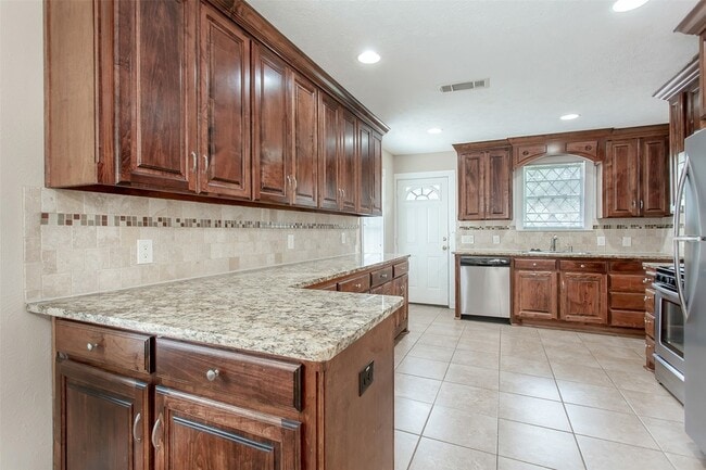 Building Photo - 6922 Lindsley Ave