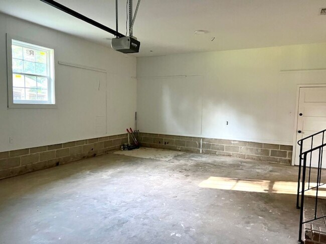 Building Photo - 4113 Canal Cir E