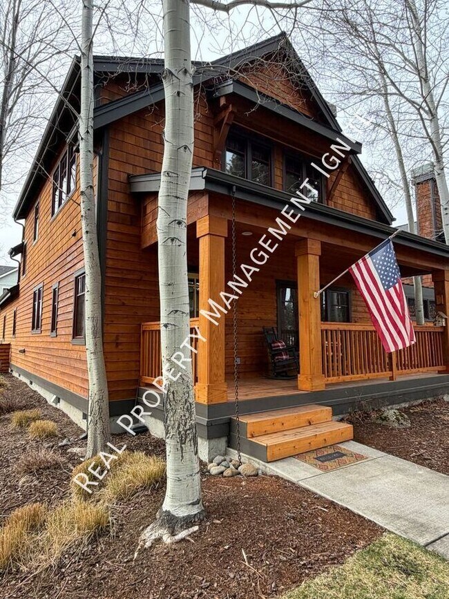 Building Photo - 453 S Pine St