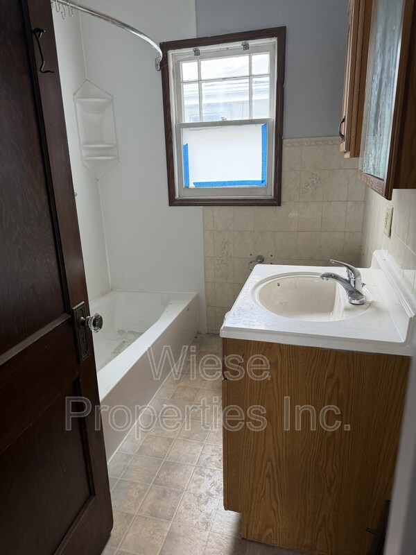 Building Photo - 2328 S 10th St