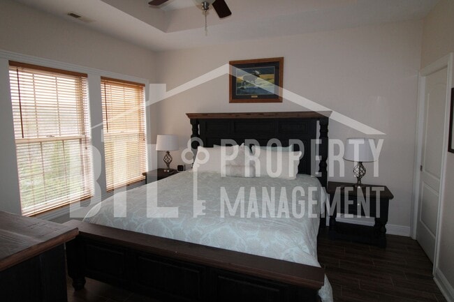 Building Photo - Beautiful 2 Bedroom Duplex with Loft!