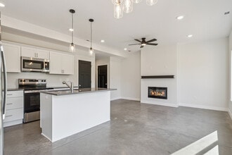 Building Photo - 602 Creekside Ln