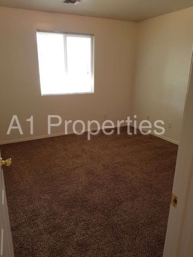 Building Photo - 7438 E Horseshoe Ln