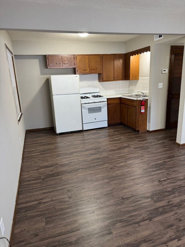 Building Photo - 1BR/1BA East Campus - Short Distance to Campus!!