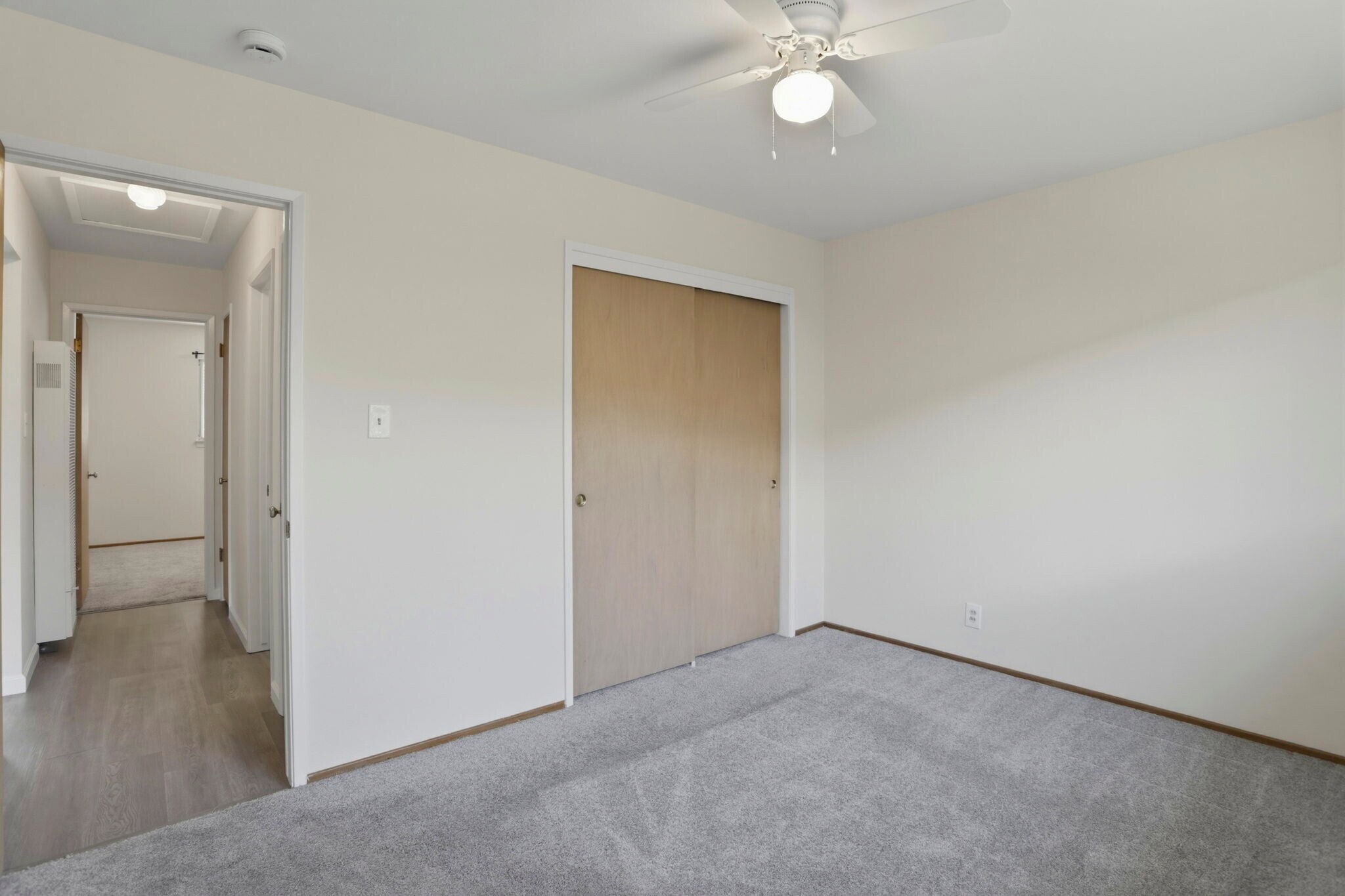 Building Photo - 2105 Royal Dr