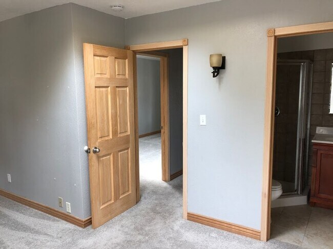 Building Photo - 4 BR, 3 FULL BATHS, Great TABLE MESA Neigh...