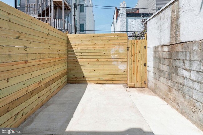 Building Photo - 2536 N Lee St