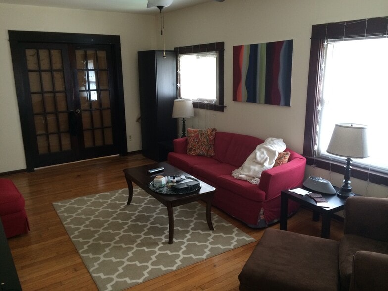 Building Photo - 601 E Johnson St