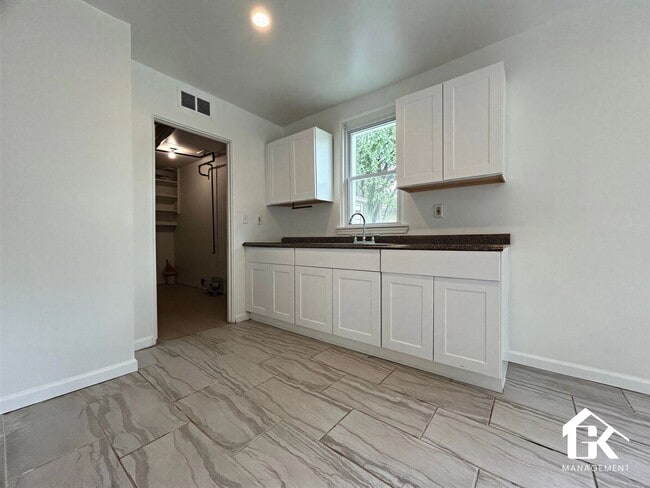 Building Photo - 17310 Fenton St