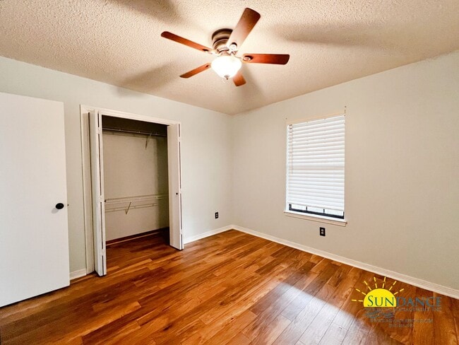 Building Photo - Custom home at the end of a large cul-de-sac in South Crestview!