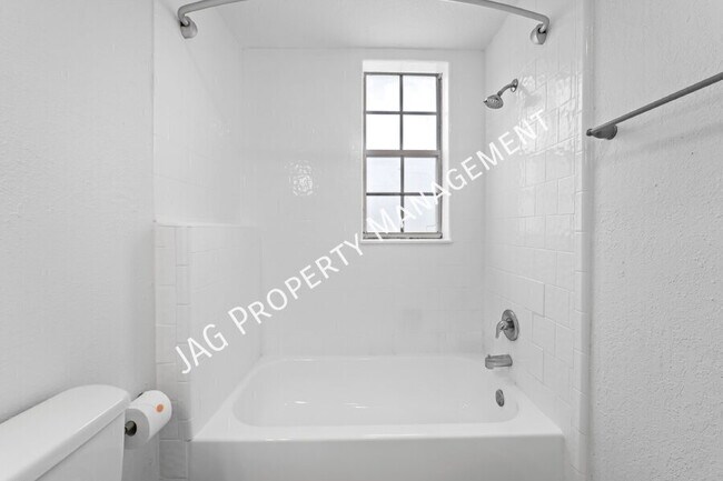 Building Photo - 931 Rubel St