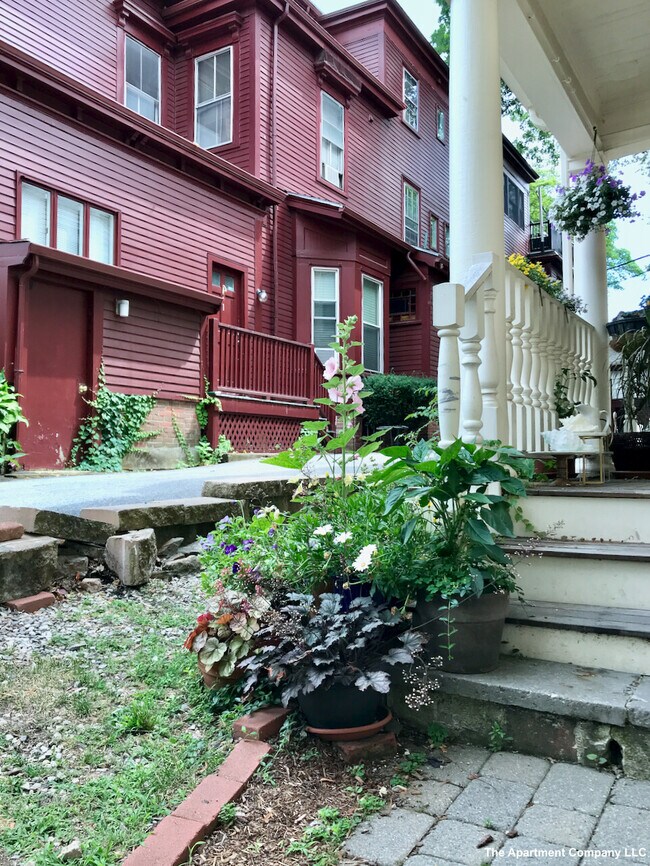Building Photo - 354 Harvard St