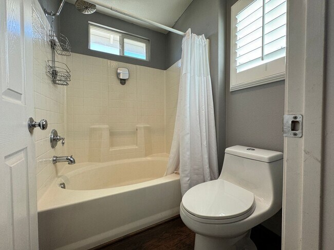 Building Photo - COMING SOON!!! 4 Bedroom/ 3 Bathroom Home ...