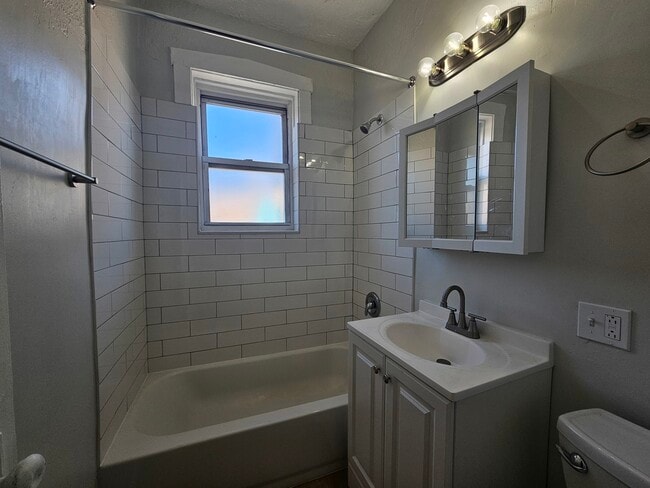 Building Photo - 4753 N Monticello Ave