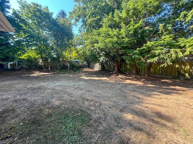 Building Photo - Charming NE Portland Apartment Near Parks, Shops & Transit